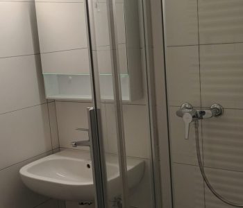 Salle de bain avec douche studio